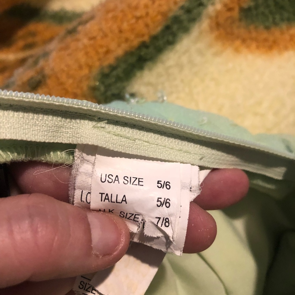 Mori lee llime green with ruffles. Stay gorgeous